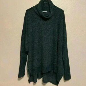 women’s Zenana Sweater Size L